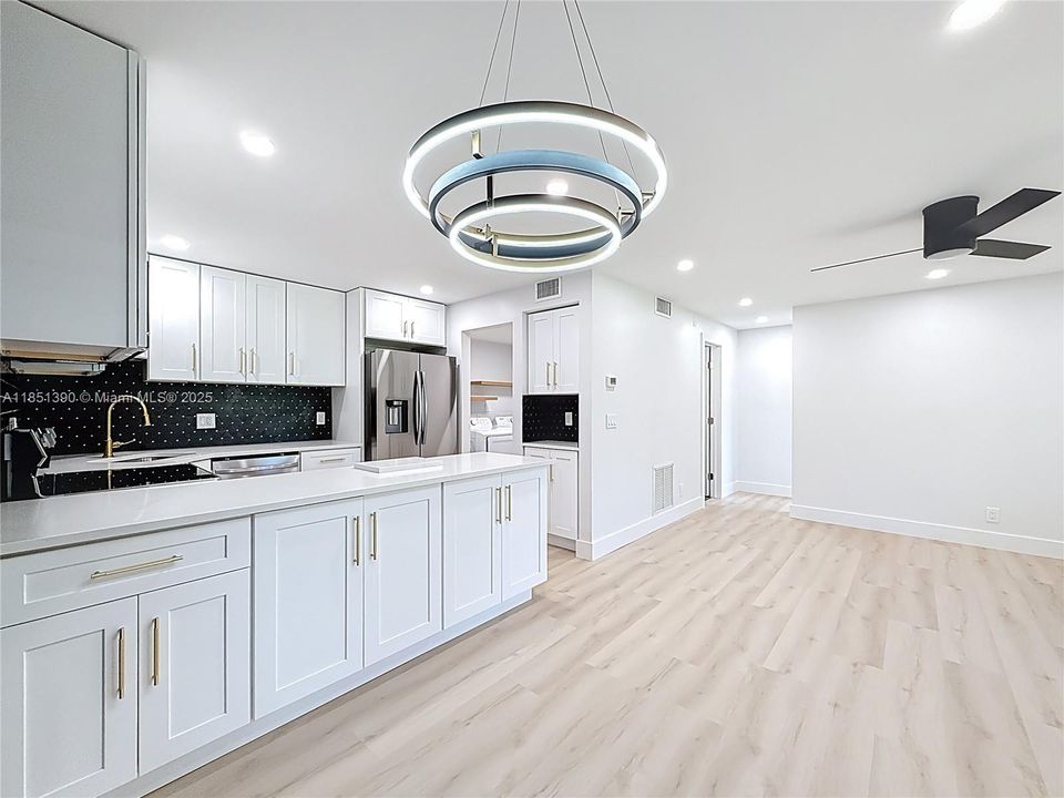 待售: $234,900 (1 贝兹, 1 浴室, 788 平方英尺)