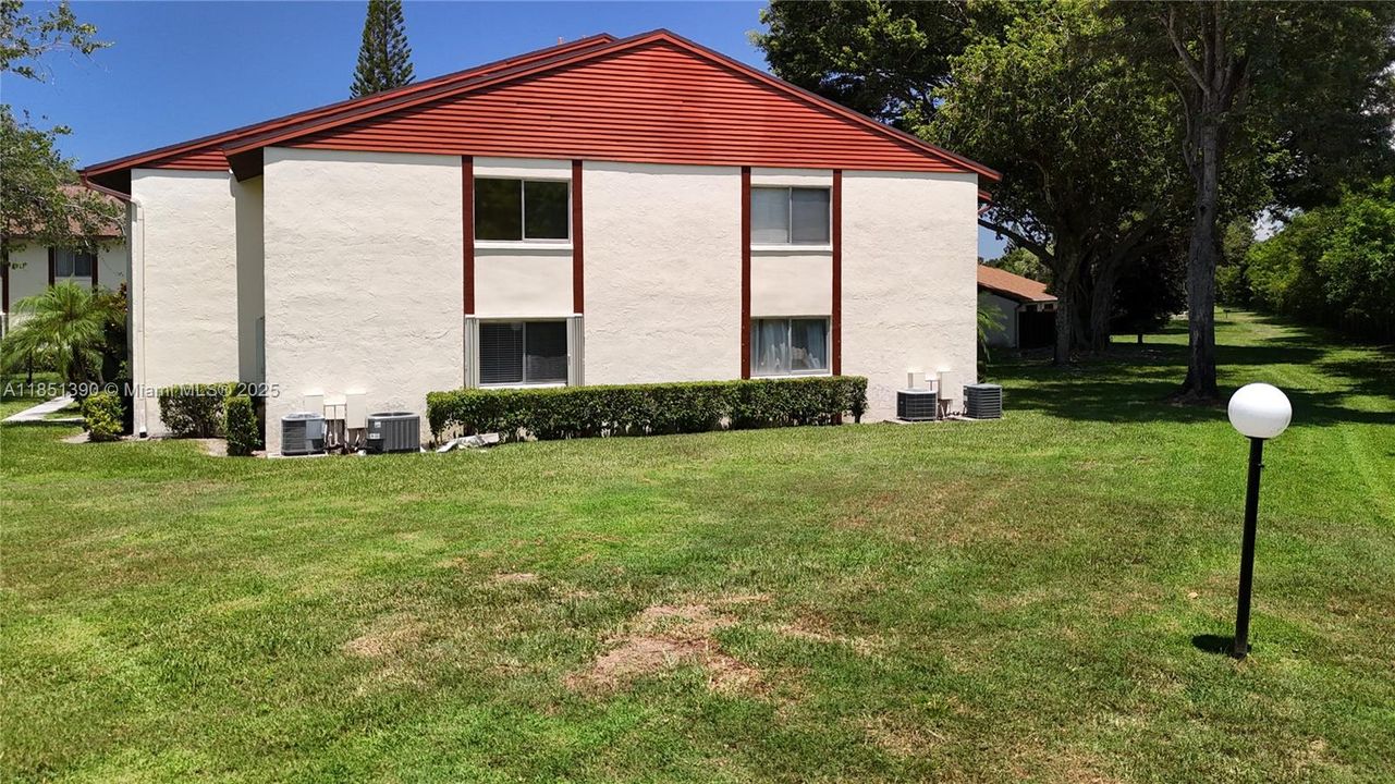 待售: $234,900 (1 贝兹, 1 浴室, 788 平方英尺)