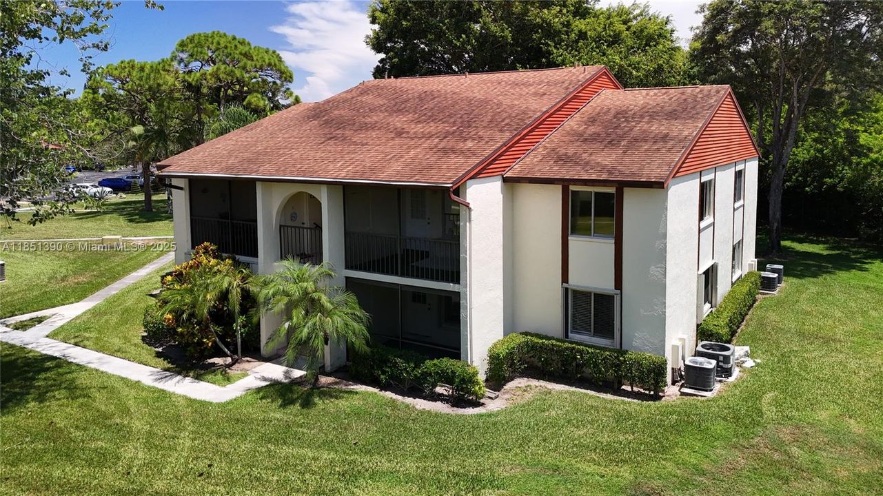 待售: $234,900 (1 贝兹, 1 浴室, 788 平方英尺)