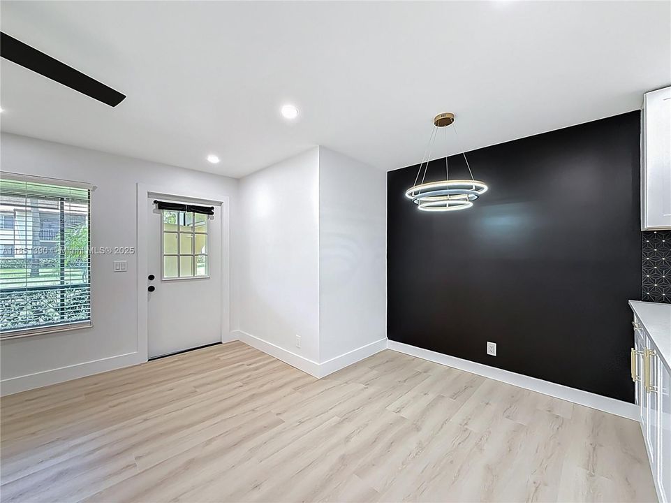 待售: $234,900 (1 贝兹, 1 浴室, 788 平方英尺)