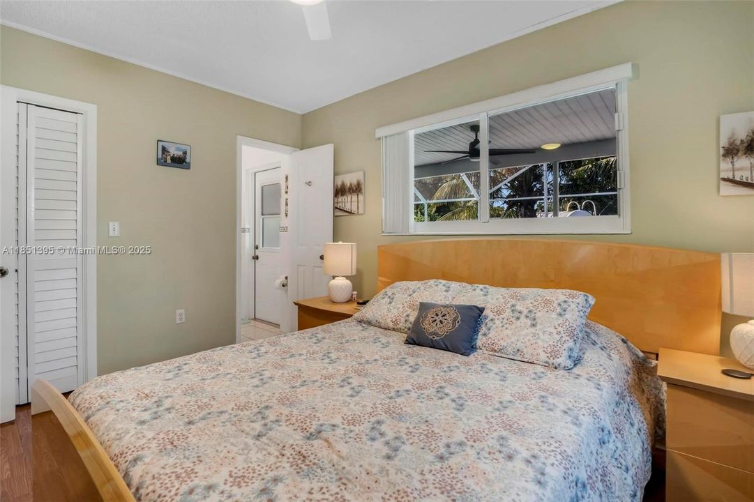 For Sale: $715,000 (3 beds, 2 baths, 1297 Square Feet)