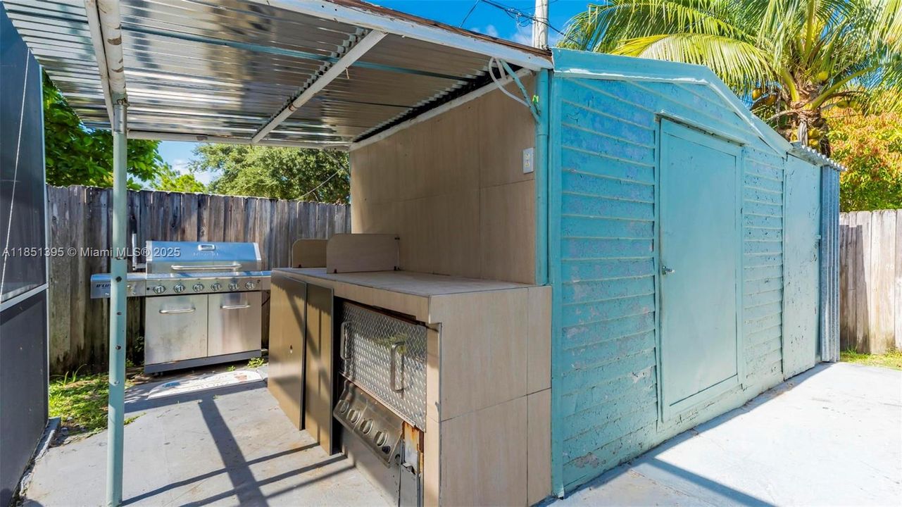 For Sale: $715,000 (3 beds, 2 baths, 1297 Square Feet)