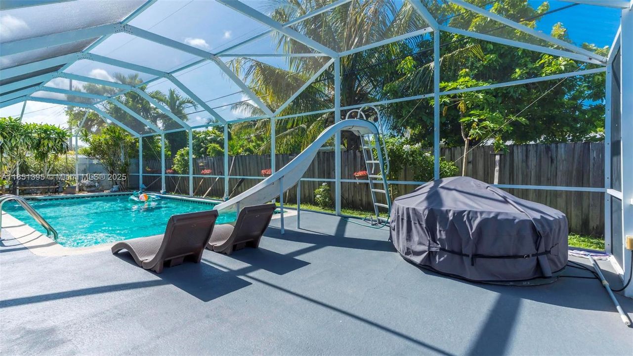 For Sale: $715,000 (3 beds, 2 baths, 1297 Square Feet)