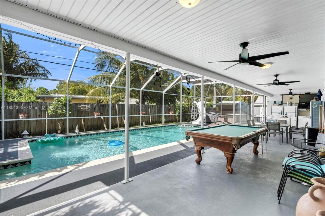 For Sale: $715,000 (3 beds, 2 baths, 1297 Square Feet)