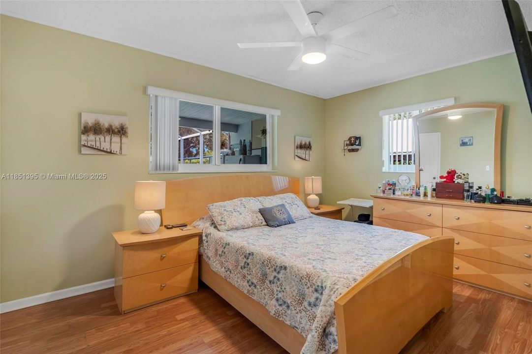 For Sale: $715,000 (3 beds, 2 baths, 1297 Square Feet)