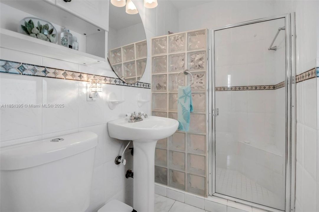 For Sale: $715,000 (3 beds, 2 baths, 1297 Square Feet)