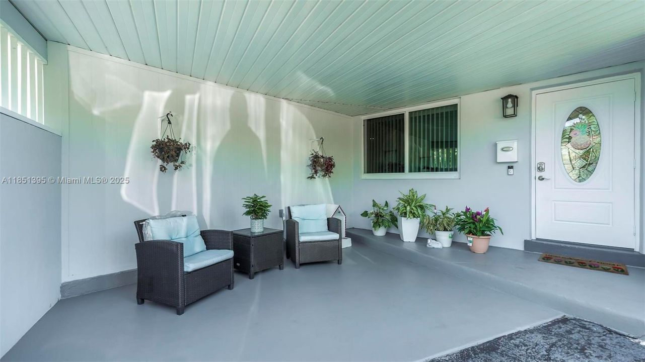 For Sale: $715,000 (3 beds, 2 baths, 1297 Square Feet)