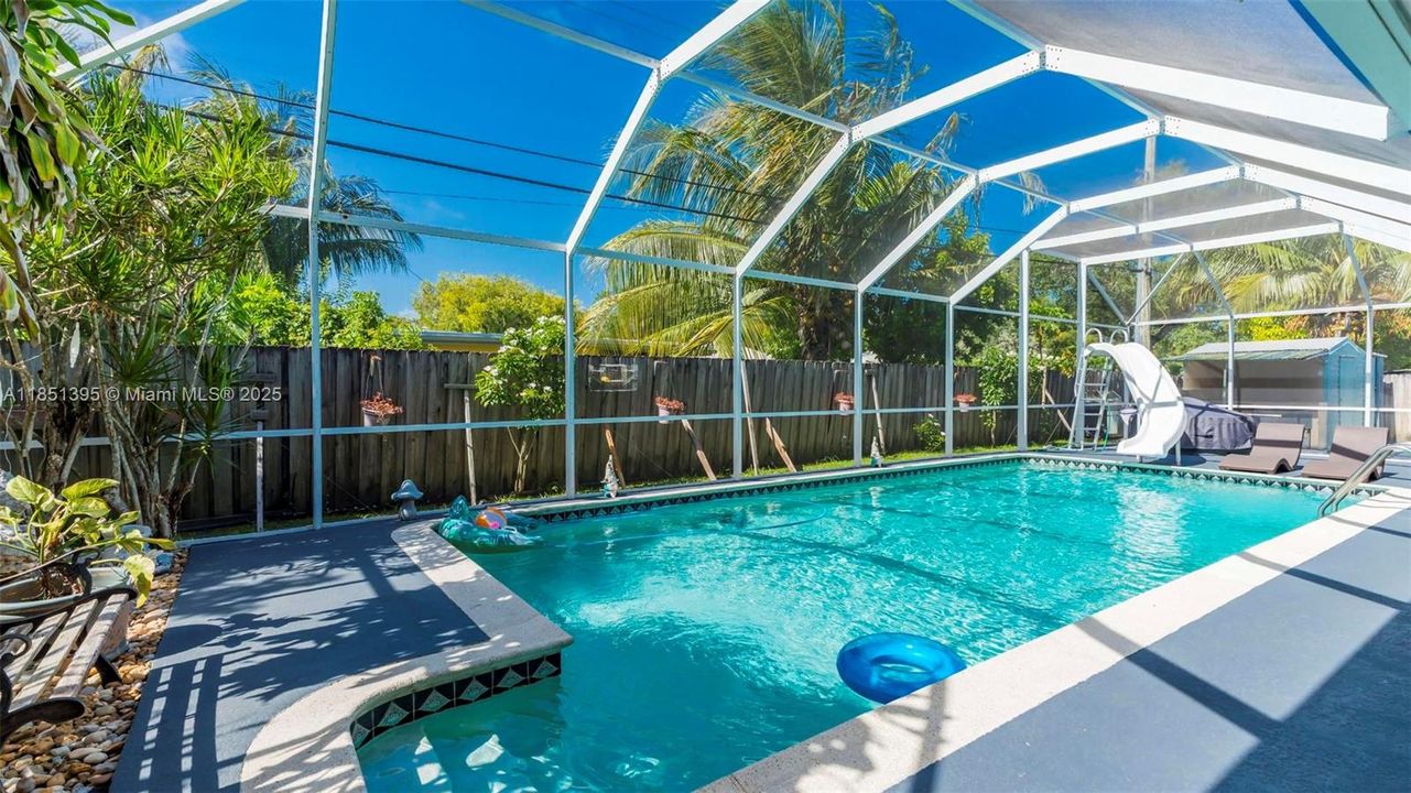 For Sale: $715,000 (3 beds, 2 baths, 1297 Square Feet)