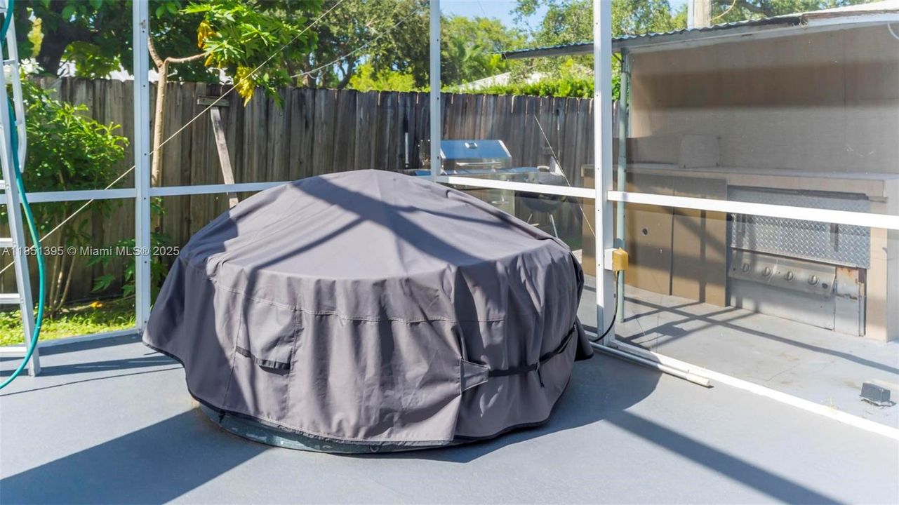 For Sale: $715,000 (3 beds, 2 baths, 1297 Square Feet)