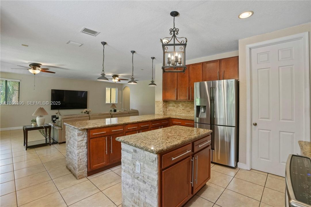 For Sale: $930,000 (5 beds, 4 baths, 3399 Square Feet)