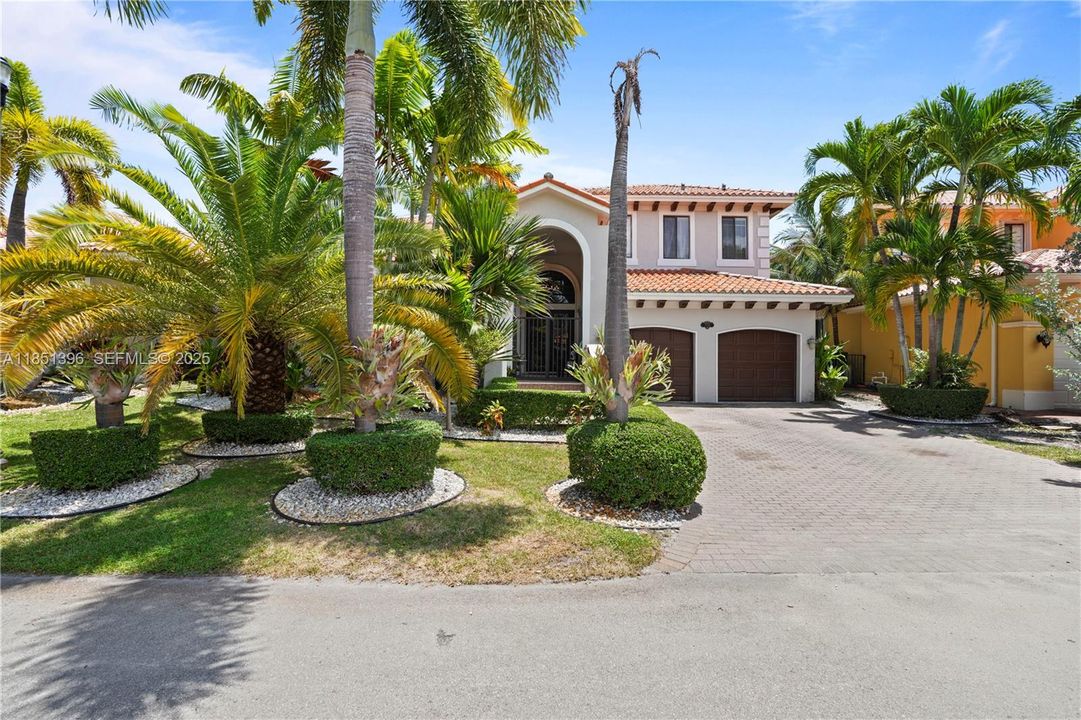 For Sale: $930,000 (5 beds, 4 baths, 3399 Square Feet)