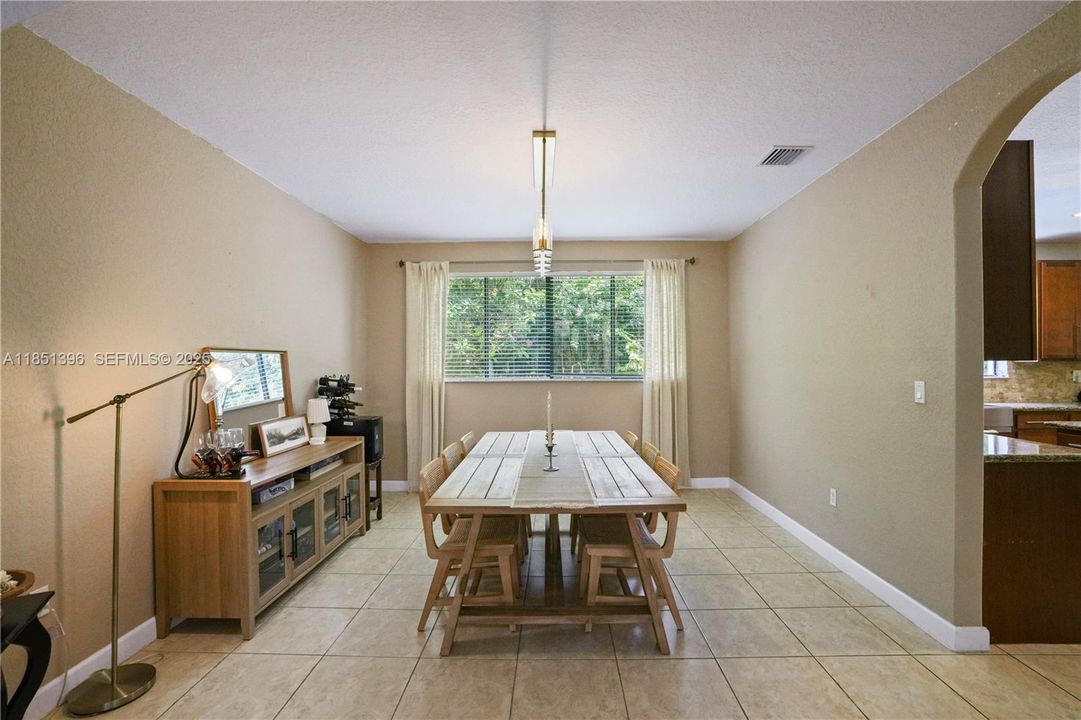 For Sale: $930,000 (5 beds, 4 baths, 3399 Square Feet)