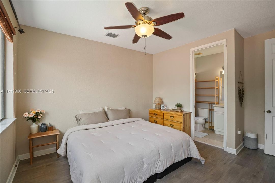 For Sale: $930,000 (5 beds, 4 baths, 3399 Square Feet)