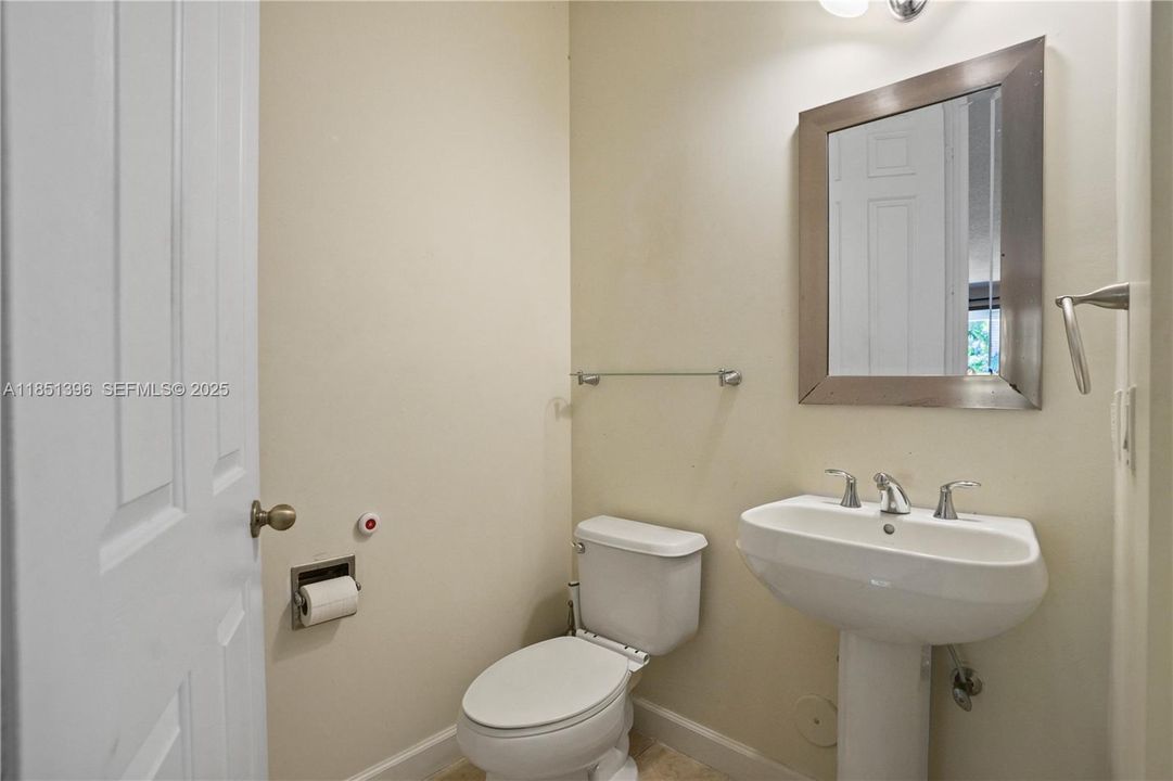 For Sale: $930,000 (5 beds, 4 baths, 3399 Square Feet)