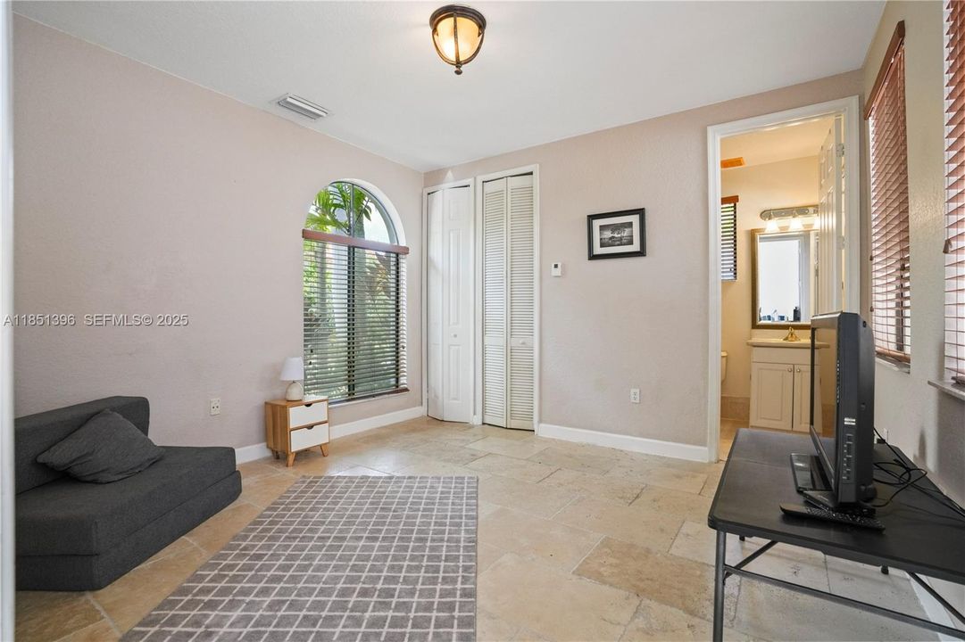 For Sale: $930,000 (5 beds, 4 baths, 3399 Square Feet)