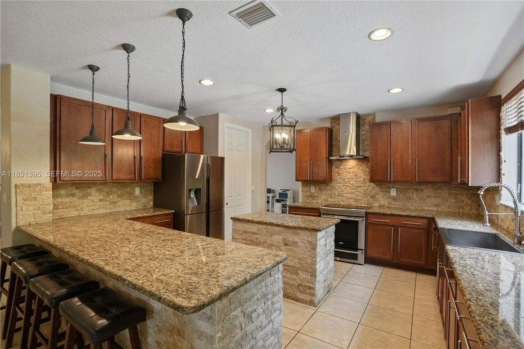 For Sale: $930,000 (5 beds, 4 baths, 3399 Square Feet)