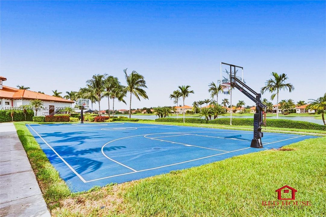 For Sale: $930,000 (5 beds, 4 baths, 3399 Square Feet)