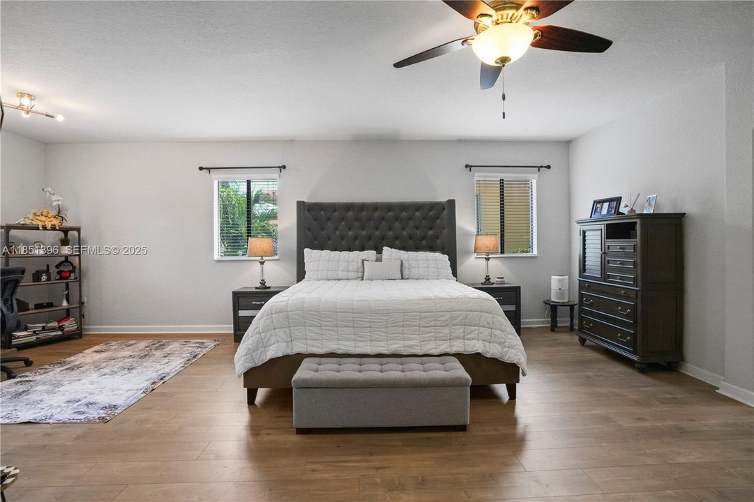 For Sale: $930,000 (5 beds, 4 baths, 3399 Square Feet)