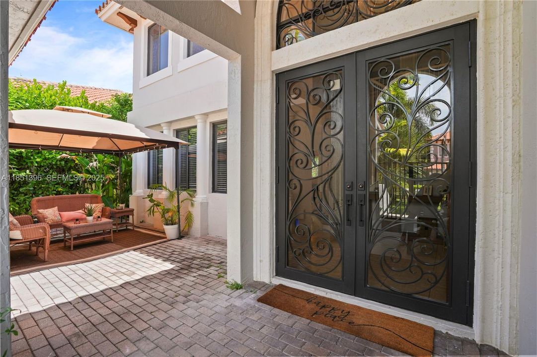 For Sale: $930,000 (5 beds, 4 baths, 3399 Square Feet)