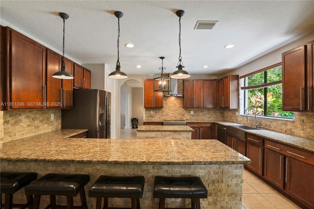 For Sale: $930,000 (5 beds, 4 baths, 3399 Square Feet)