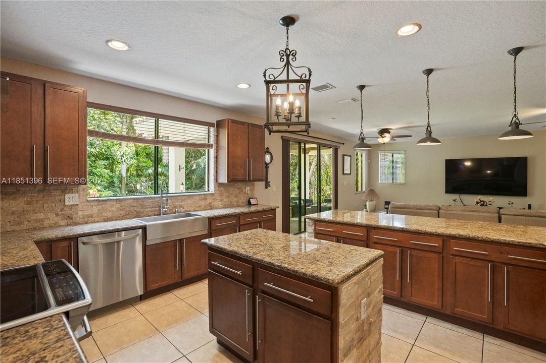 For Sale: $930,000 (5 beds, 4 baths, 3399 Square Feet)