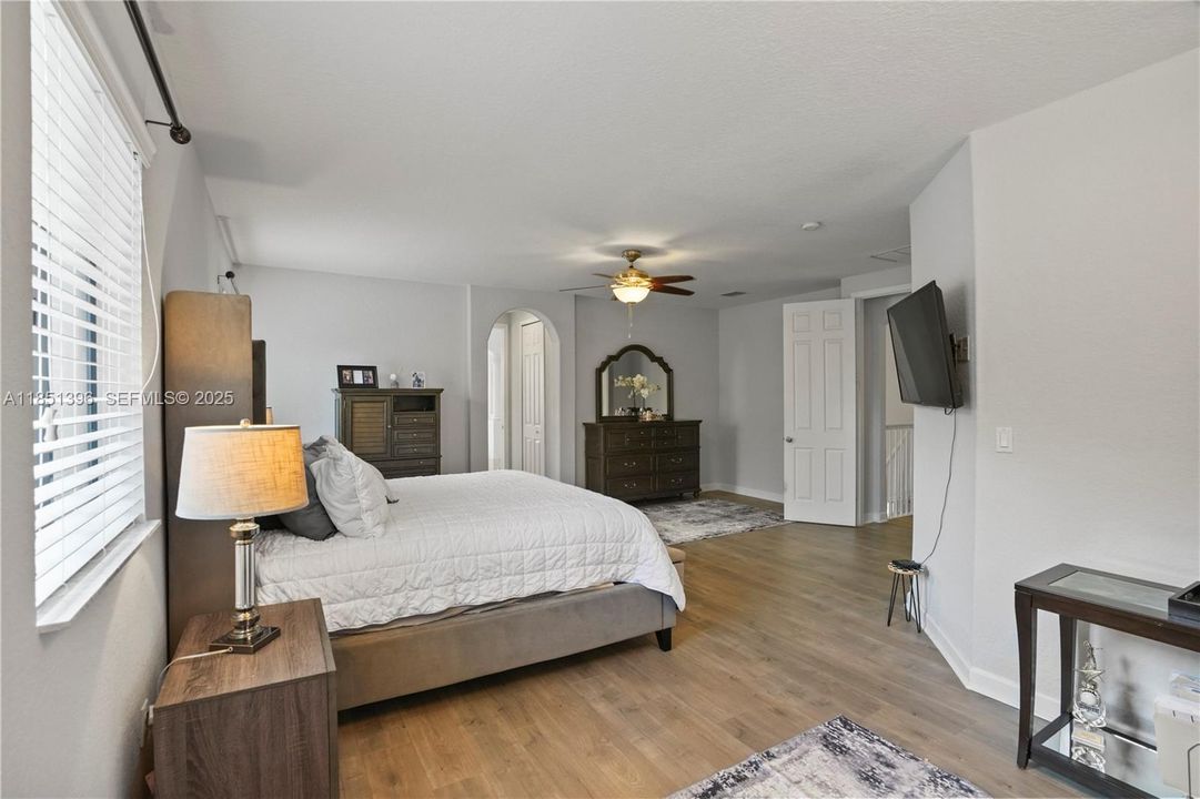 For Sale: $930,000 (5 beds, 4 baths, 3399 Square Feet)