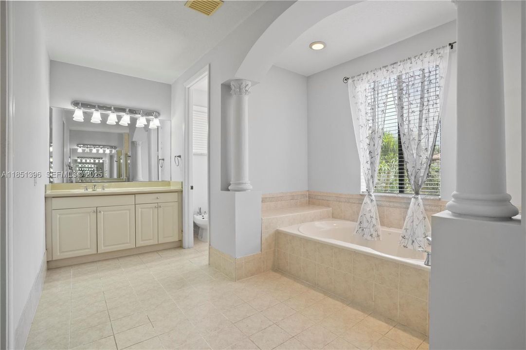 For Sale: $930,000 (5 beds, 4 baths, 3399 Square Feet)