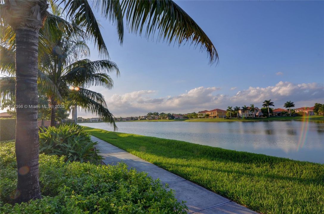 For Sale: $930,000 (5 beds, 4 baths, 3399 Square Feet)