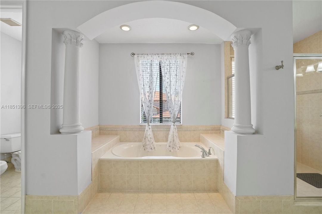 For Sale: $930,000 (5 beds, 4 baths, 3399 Square Feet)