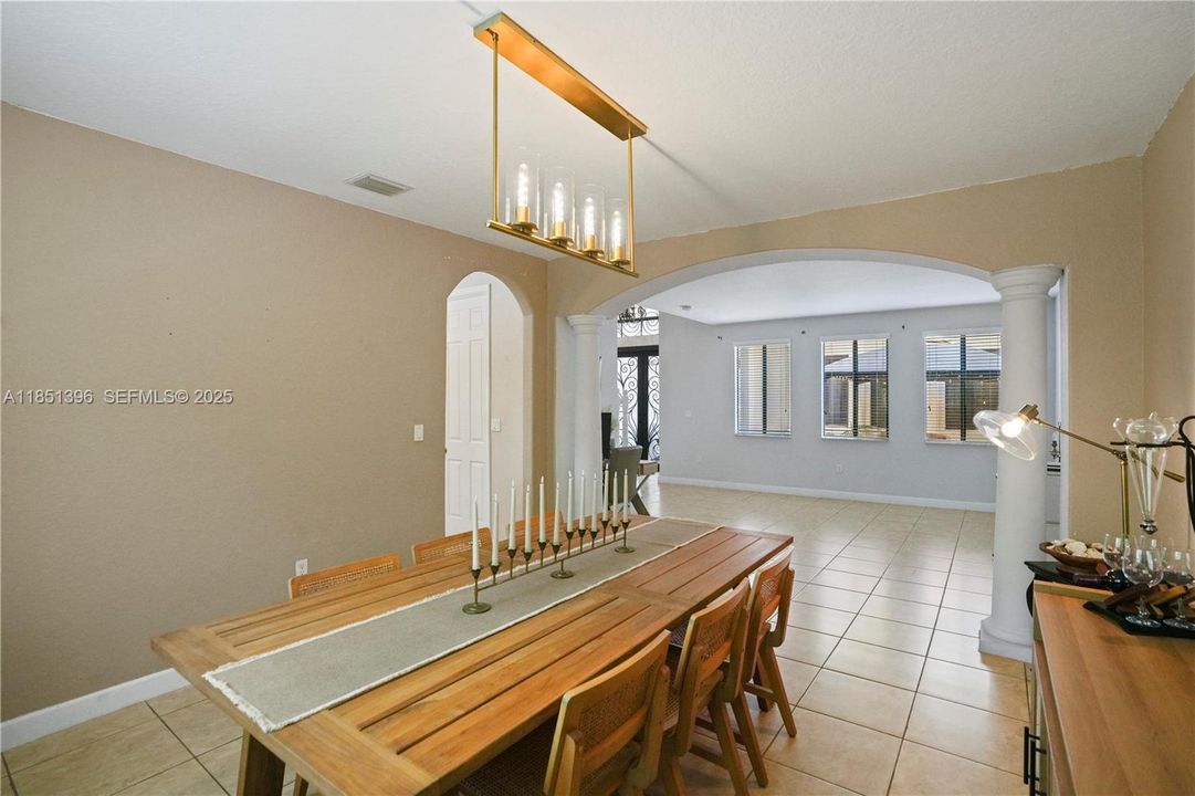 For Sale: $930,000 (5 beds, 4 baths, 3399 Square Feet)