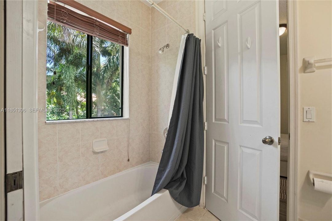 For Sale: $930,000 (5 beds, 4 baths, 3399 Square Feet)