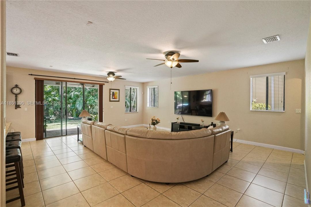 For Sale: $930,000 (5 beds, 4 baths, 3399 Square Feet)