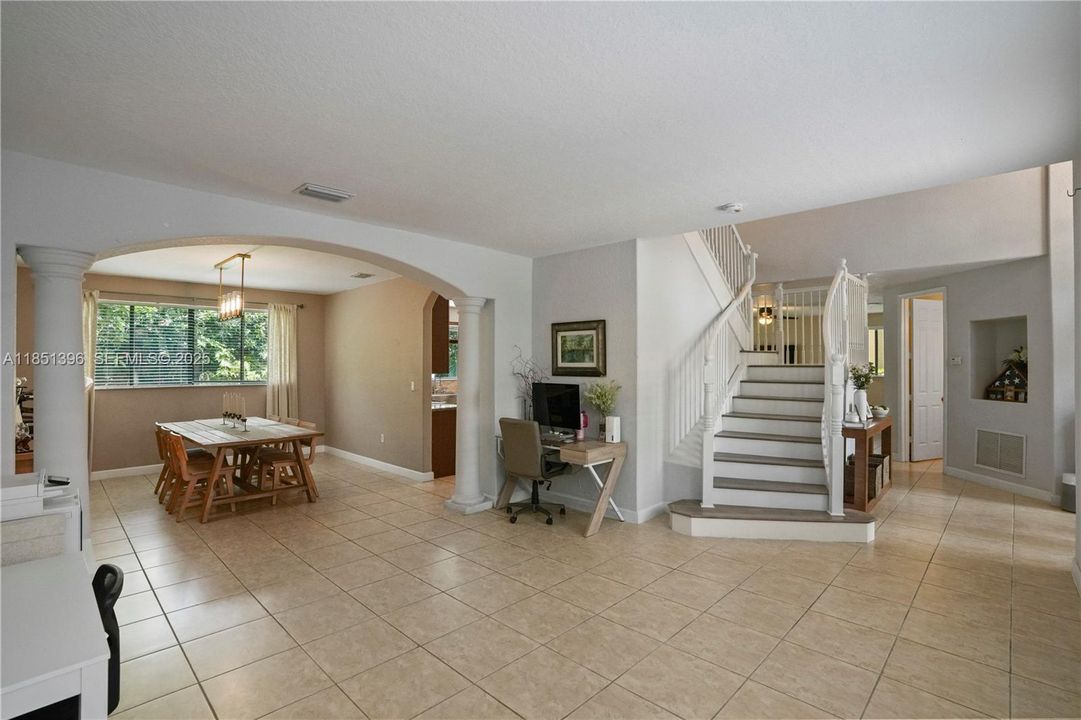 For Sale: $930,000 (5 beds, 4 baths, 3399 Square Feet)