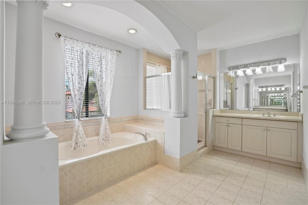 For Sale: $930,000 (5 beds, 4 baths, 3399 Square Feet)