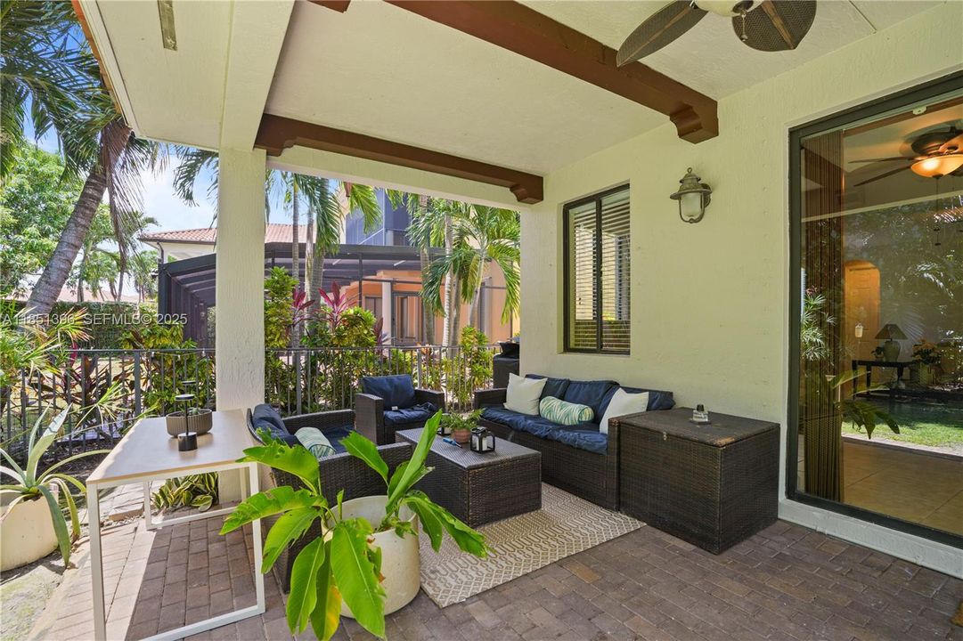 For Sale: $930,000 (5 beds, 4 baths, 3399 Square Feet)