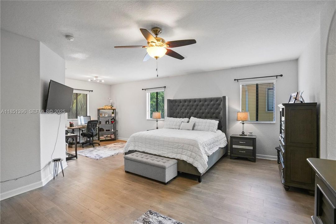 For Sale: $930,000 (5 beds, 4 baths, 3399 Square Feet)