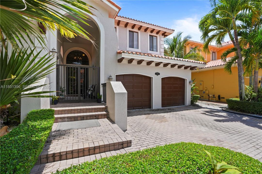 For Sale: $930,000 (5 beds, 4 baths, 3399 Square Feet)