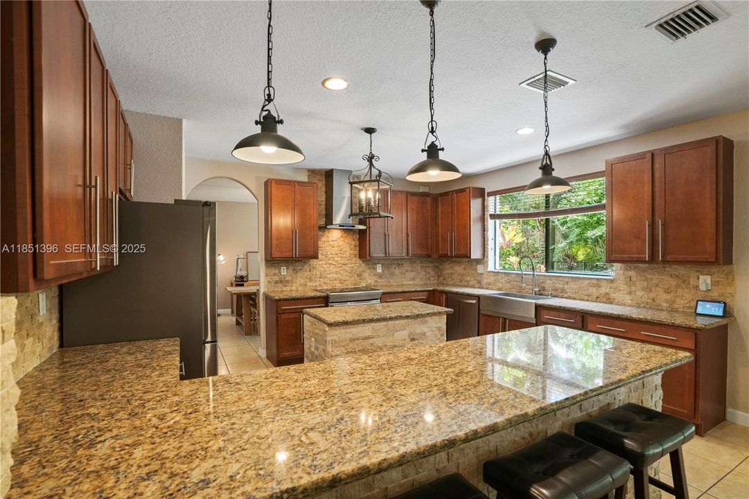 For Sale: $930,000 (5 beds, 4 baths, 3399 Square Feet)