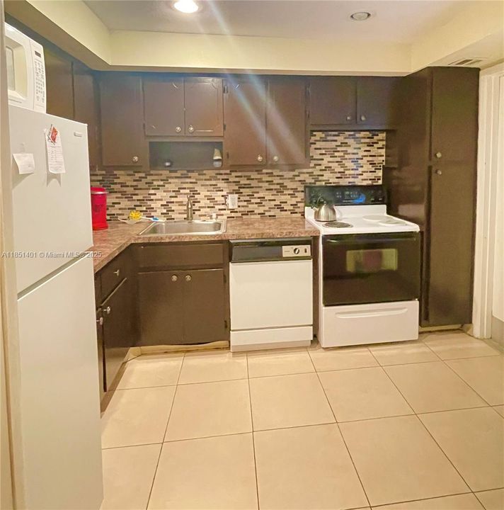 Recientemente alquilado: $1,600 (1 camas, 1 baños, 900 Pies cuadrados)