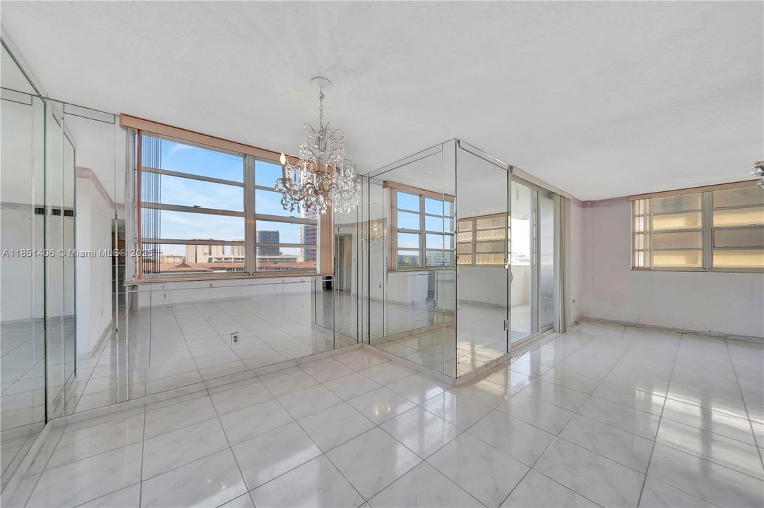 Recently Sold: $285,000 (2 beds, 2 baths, 1360 Square Feet)