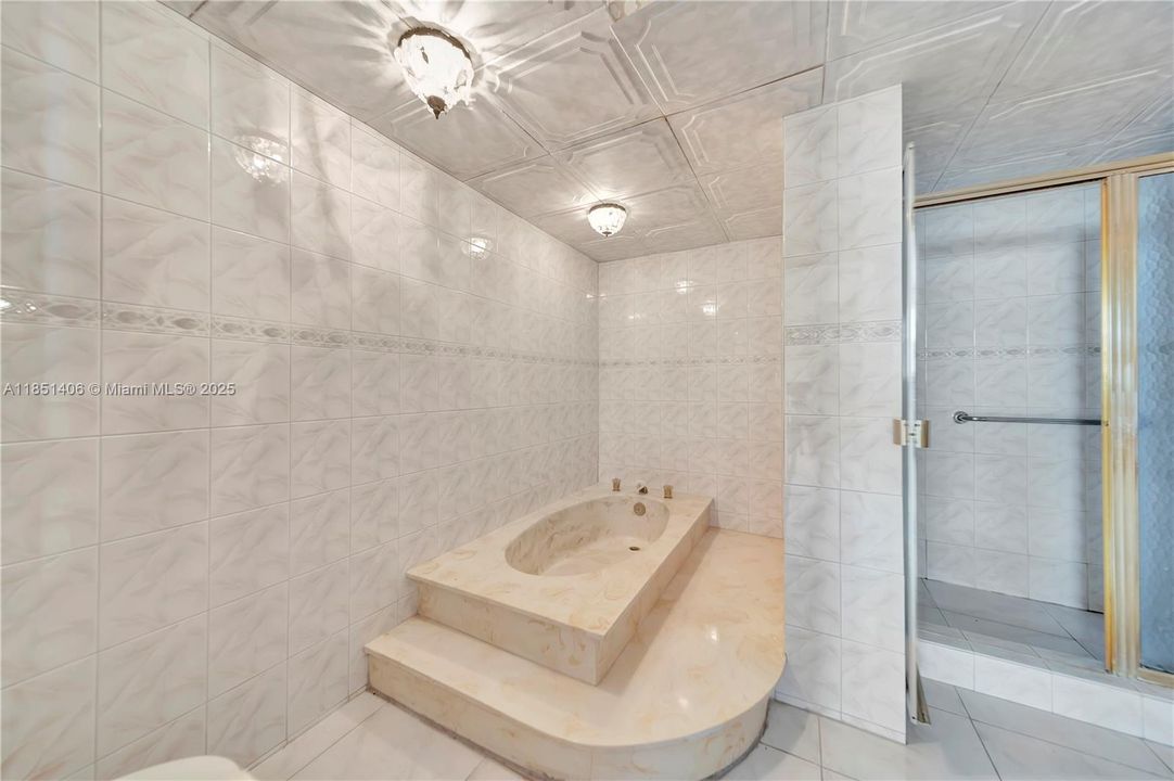 Recently Sold: $285,000 (2 beds, 2 baths, 1360 Square Feet)