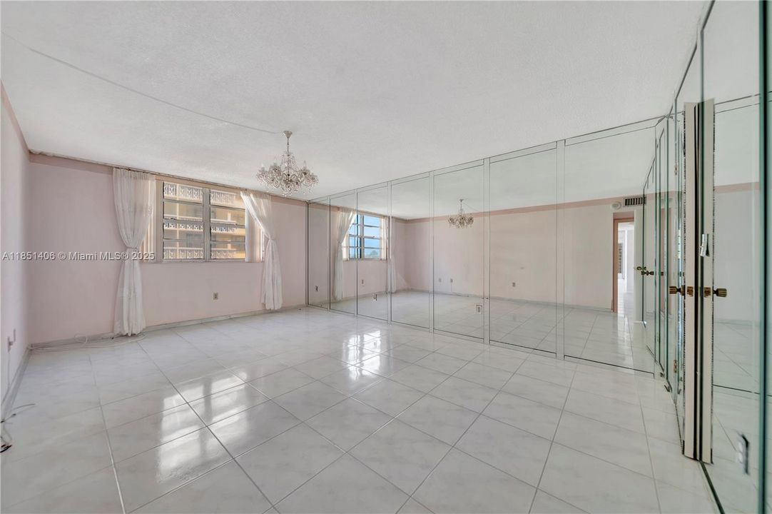 Recently Sold: $285,000 (2 beds, 2 baths, 1360 Square Feet)