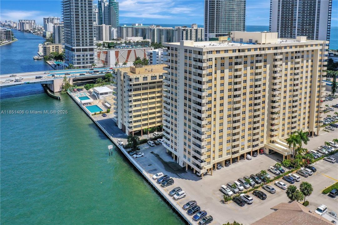 Recently Sold: $285,000 (2 beds, 2 baths, 1360 Square Feet)