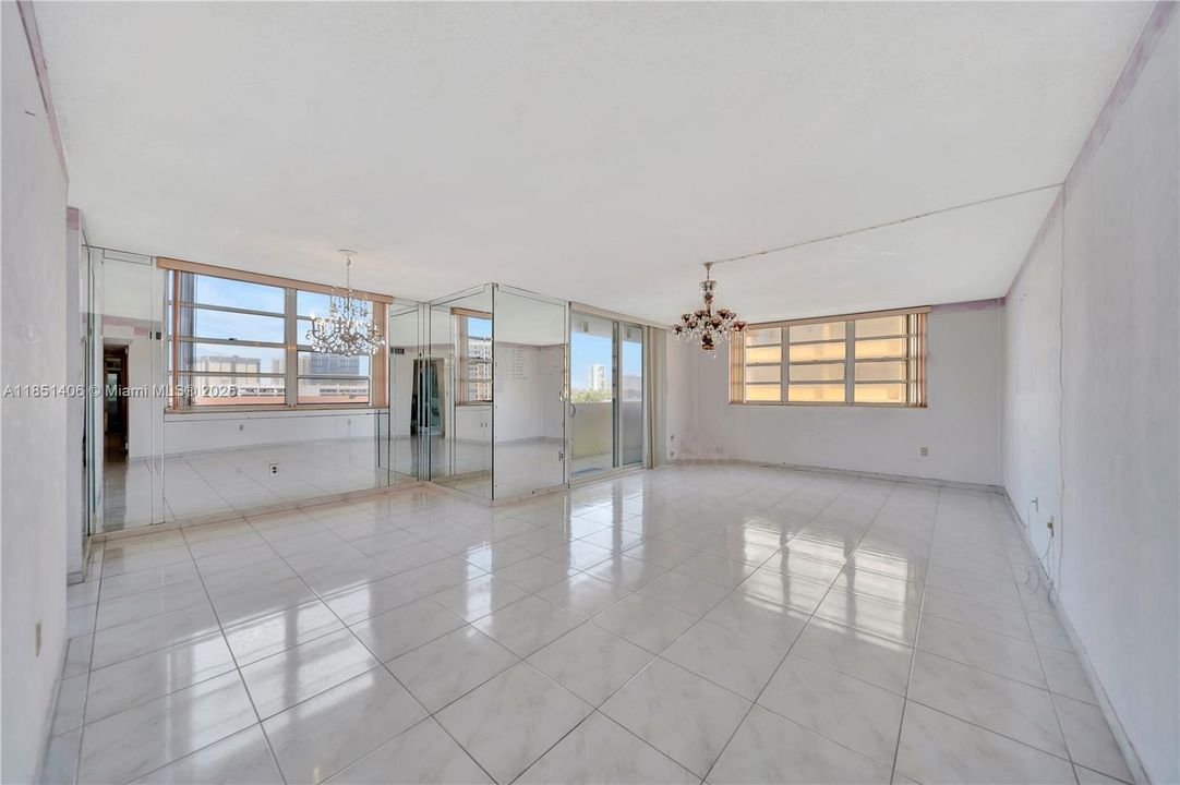 Recently Sold: $285,000 (2 beds, 2 baths, 1360 Square Feet)