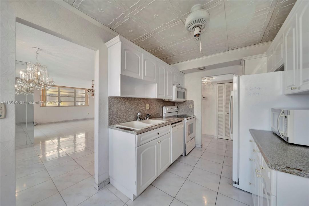 Recently Sold: $285,000 (2 beds, 2 baths, 1360 Square Feet)