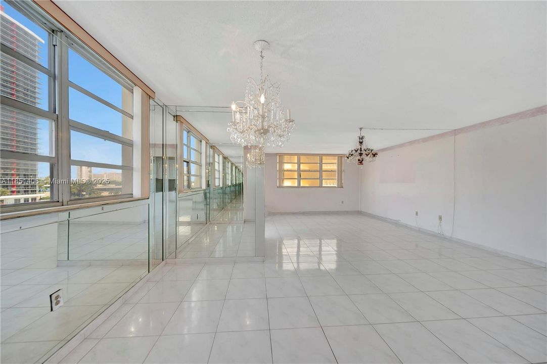 Recently Sold: $285,000 (2 beds, 2 baths, 1360 Square Feet)