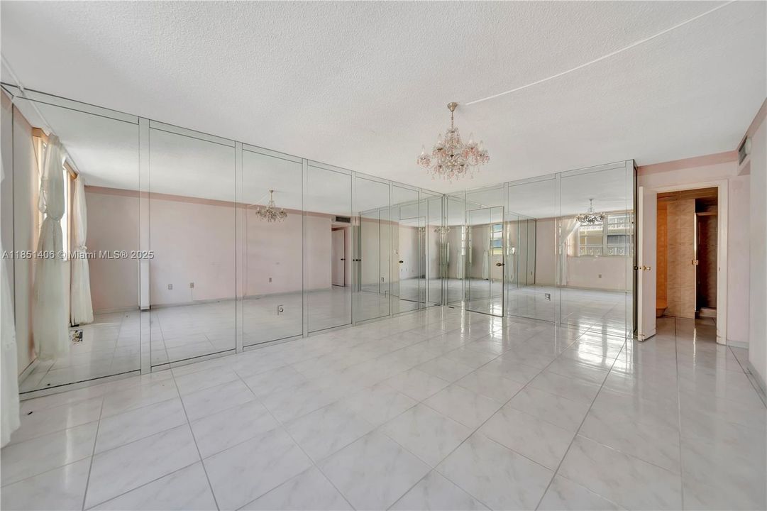 Recently Sold: $285,000 (2 beds, 2 baths, 1360 Square Feet)