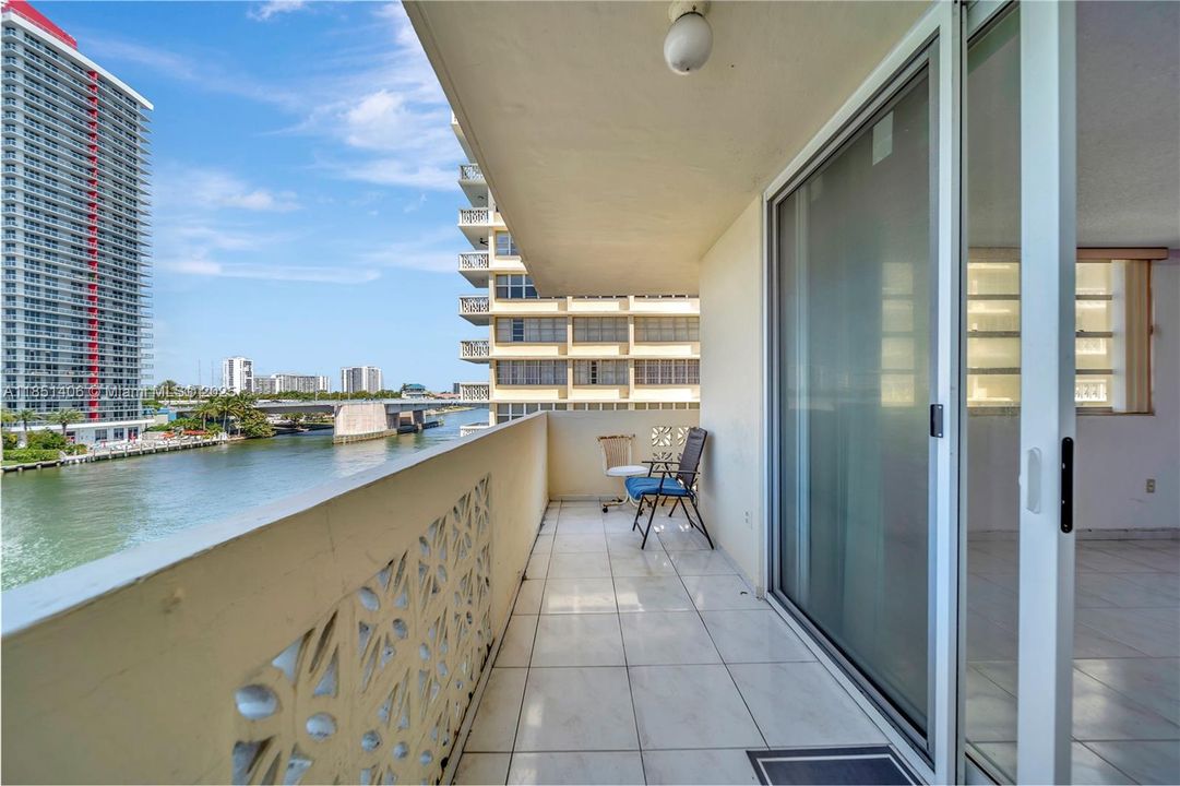 Recently Sold: $285,000 (2 beds, 2 baths, 1360 Square Feet)