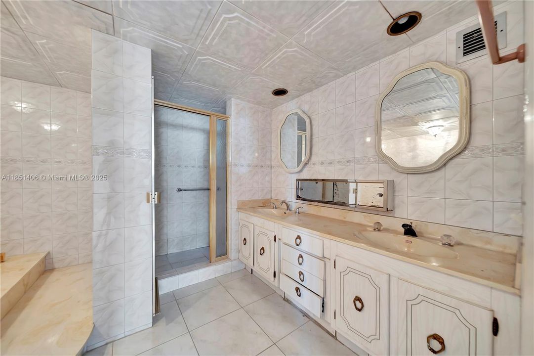 Recently Sold: $285,000 (2 beds, 2 baths, 1360 Square Feet)