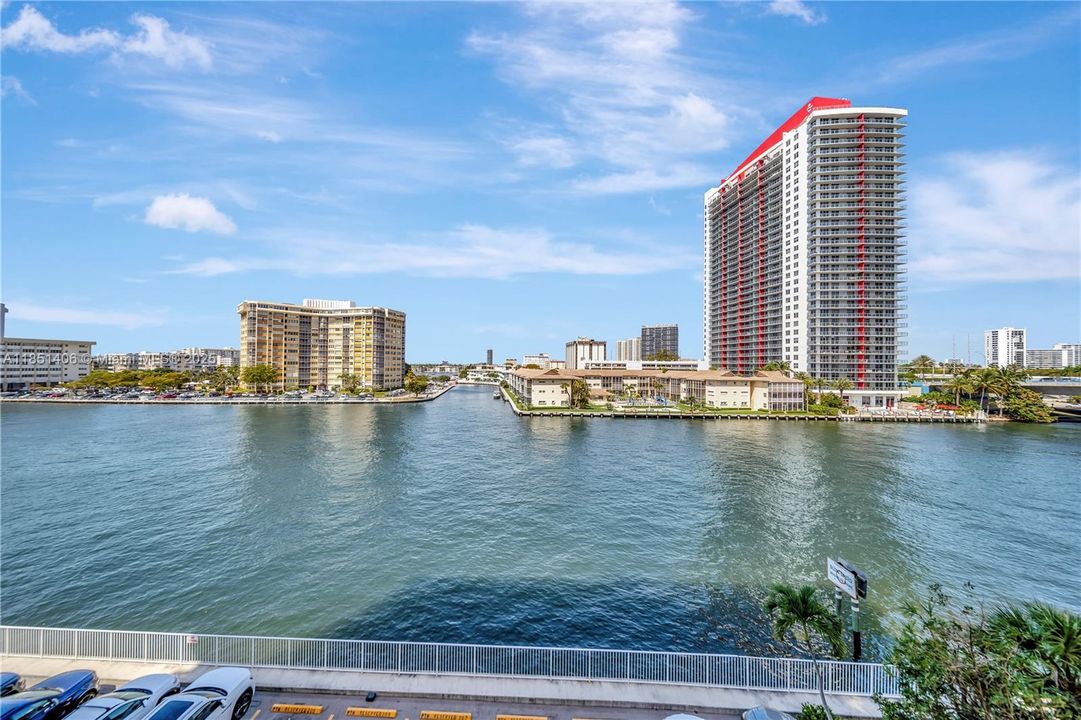 Recently Sold: $285,000 (2 beds, 2 baths, 1360 Square Feet)